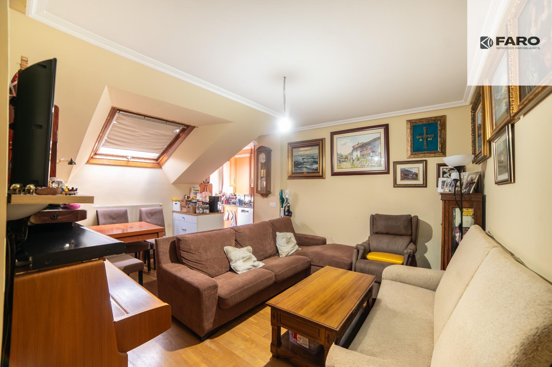 Ático de 2 habitaciones con garaje y trastero en el centro de Villaviciosa (Ref 00128)
