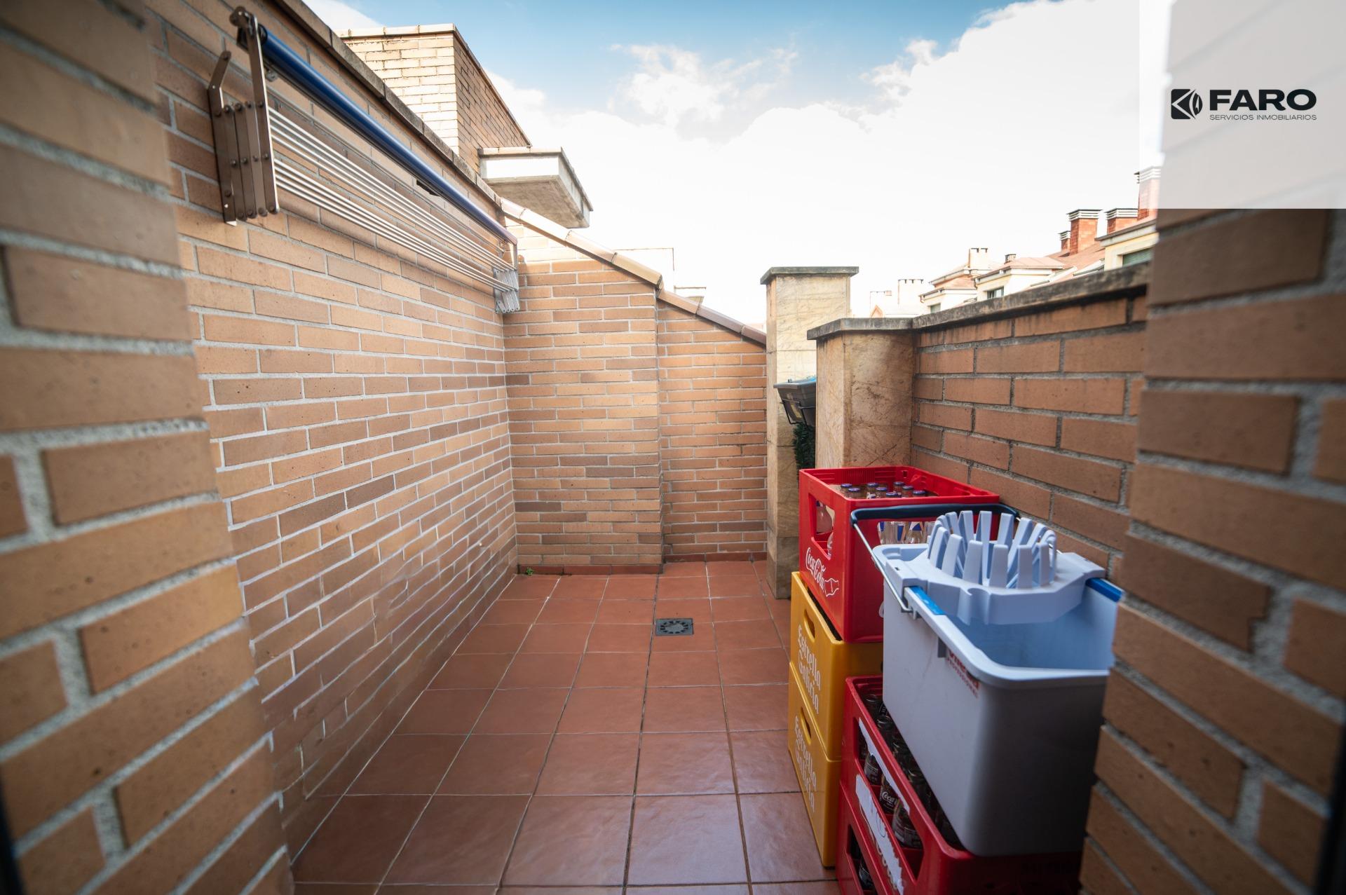 Ático de 2 habitaciones con garaje y trastero en el centro de Villaviciosa (Ref 00128) - Imagen 11